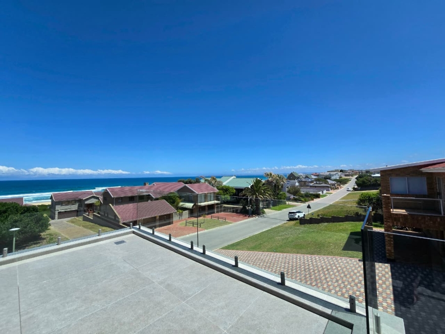 4 Bedroom Property for Sale in Outeniqua Strand Western Cape